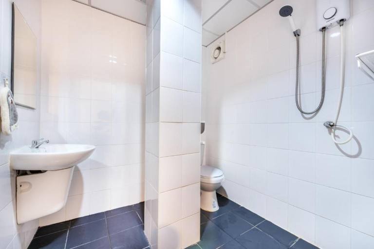 Bathroom 4, Sloth Hostel Don Mueang, Don Muang