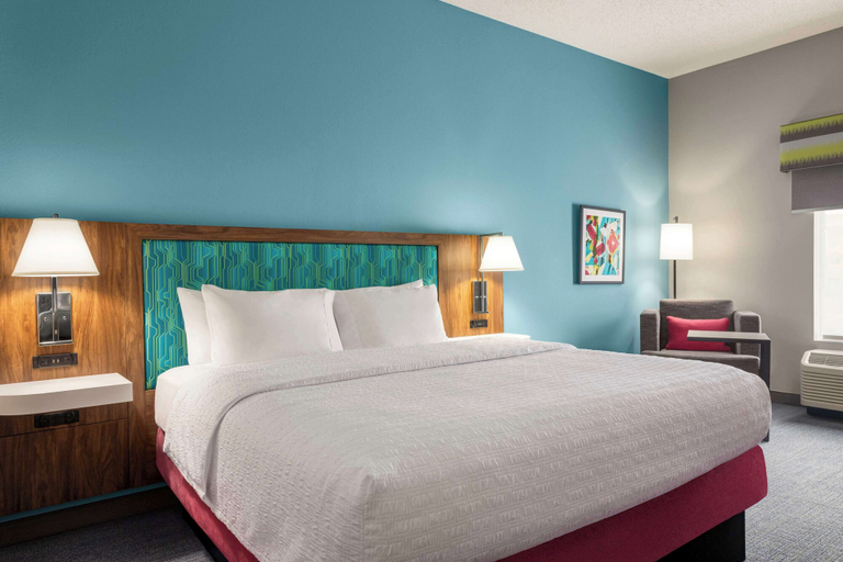 Bedroom 3, Hampton Inn & Suites Springfield, MO, Greene
