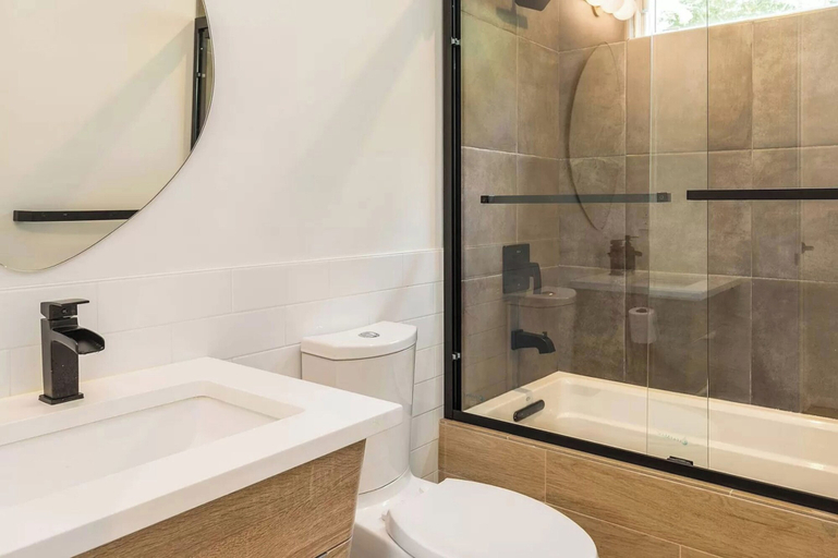 Bathroom 4, Villa Direen Modern East Hampton Villa, Suffolk