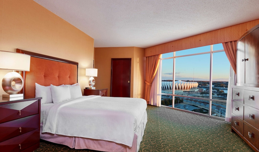 Bedroom 3, Embassy Suites by Hilton Hampton Convention Center, Hampton