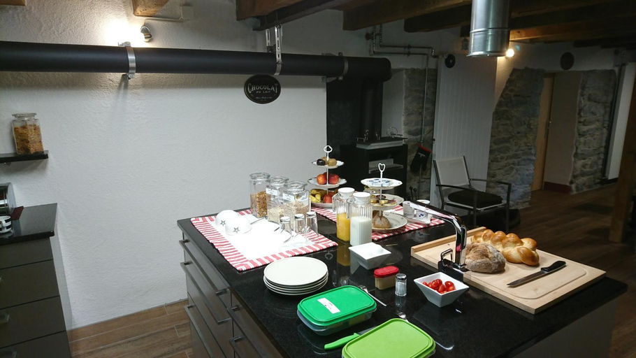 Food & Drinks