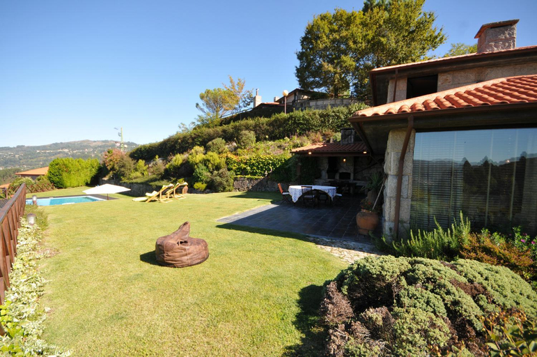 Others 5, Villa 275, Vieira do Minho