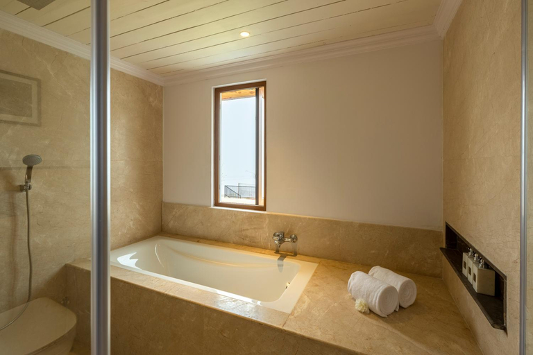 Bathroom 2, amã Stays & Trails Puttabong Cottage, Darjeeling, Darjiling