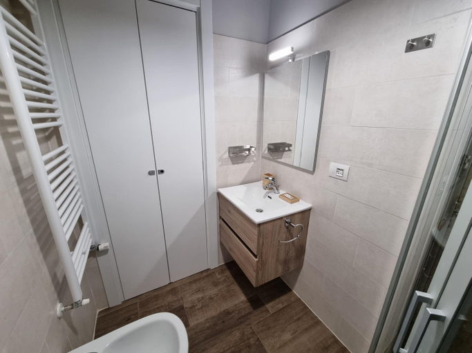 Bathroom 9