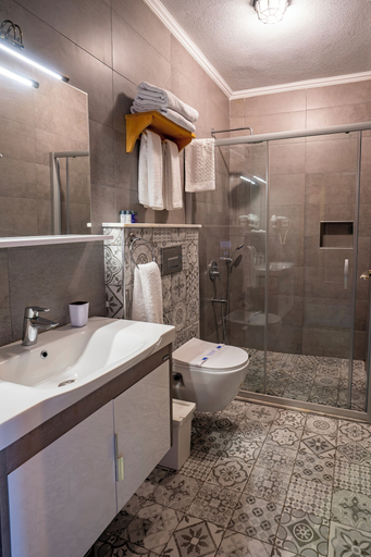 Bathroom 5, Villa Marine Hotel, Ula