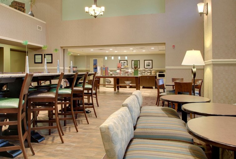Food & Drinks 4, Hampton Inn Suites Grafton, Ozaukee
