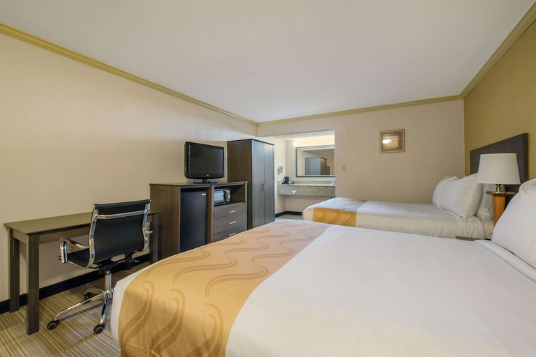 Bedroom 2, HIBISCUS Inn & Suites, Atlantic