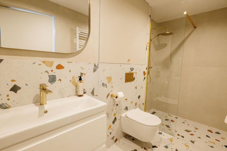 Bathroom 3, Boulevard Boutique B&B, Blaj