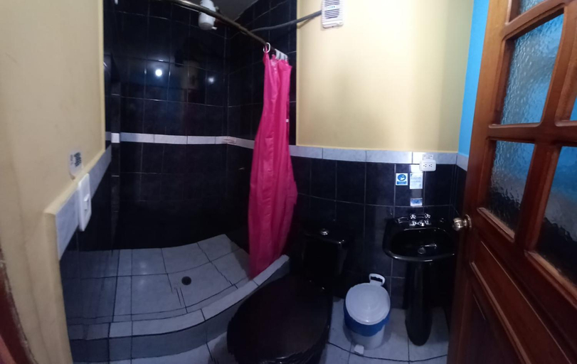 Bathroom, Hostal Aventura, Quito