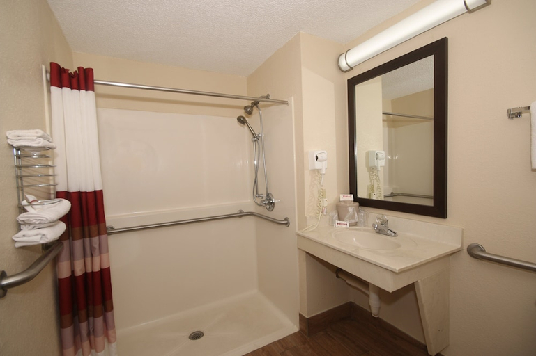 Bathroom 3, Red Roof Inn Gaffney, Cherokee