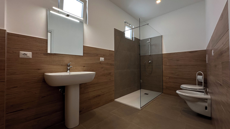Bathroom, Puglia Promenade Apartment 3, Bari