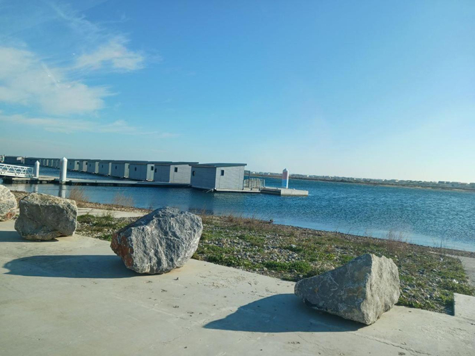 Others 5, Le clin d'oeil sur le port., Aude
