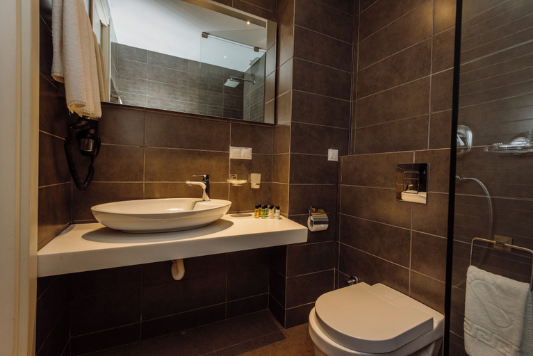 Bathroom 4, Golden Palace Batumi Hotel & Casino, Batumi
