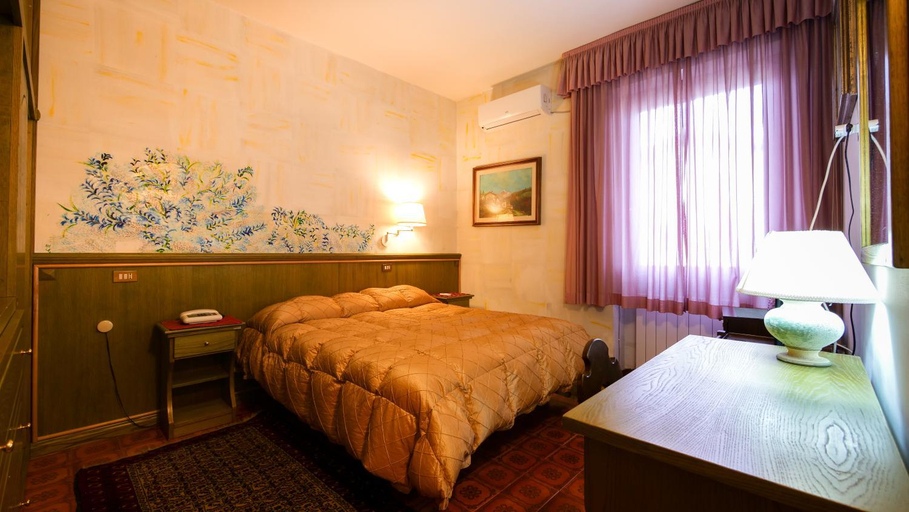 Bedroom 4, Hotel Ristorante La Nuova Fattoria, L'Aquila