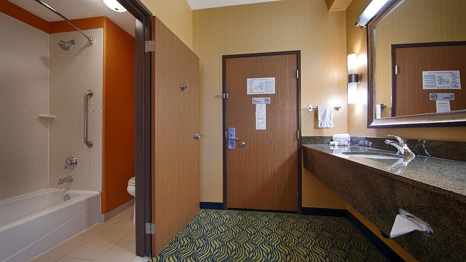 Bathroom 5, Best Western Plus Fresno Inn, Fresno