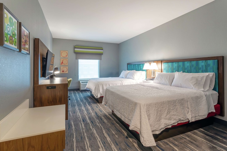 Bedroom 2, HAMPTON INN MADISON OH, Lake