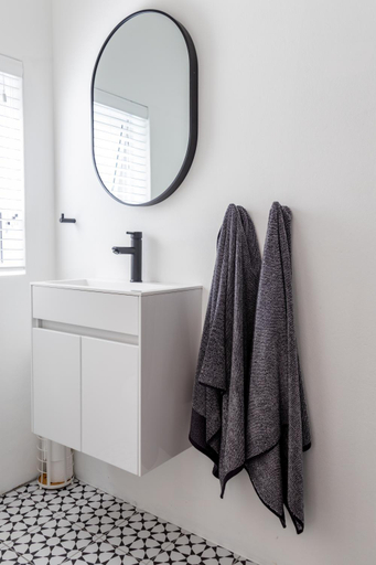 Bathroom 2, Millrock Beach House, Eden