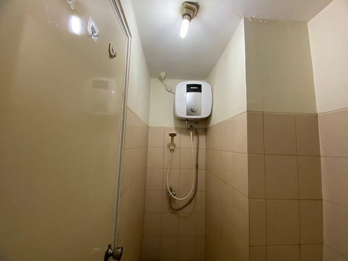 Bathroom 5, Apartment Tamansari Panoramic by Glow, Bandung