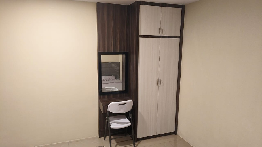 Bathroom 17