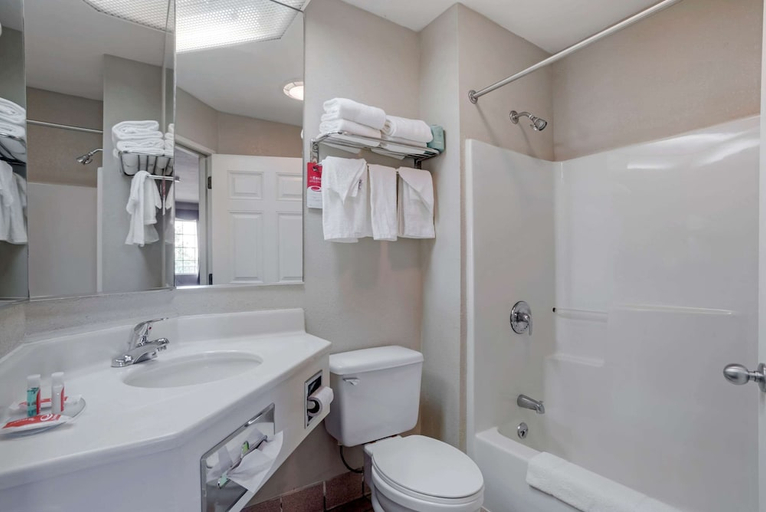Bathroom 3, Americas Best Value Inn Gettysburg, Adams