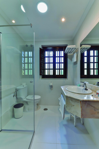 Bathroom 4, Hotel Santillana, Cantabria