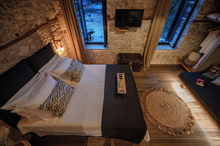 Bedroom 3, Cleopatra's Miramare, Thessaly