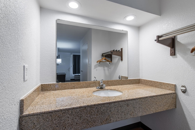 Bathroom 3, Americas Best Value Inn Hamilton, Marion