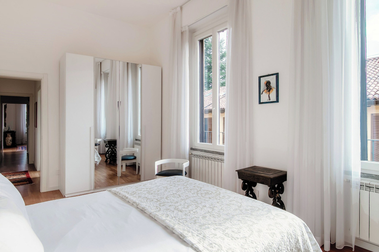 Room 3, Medel, Como