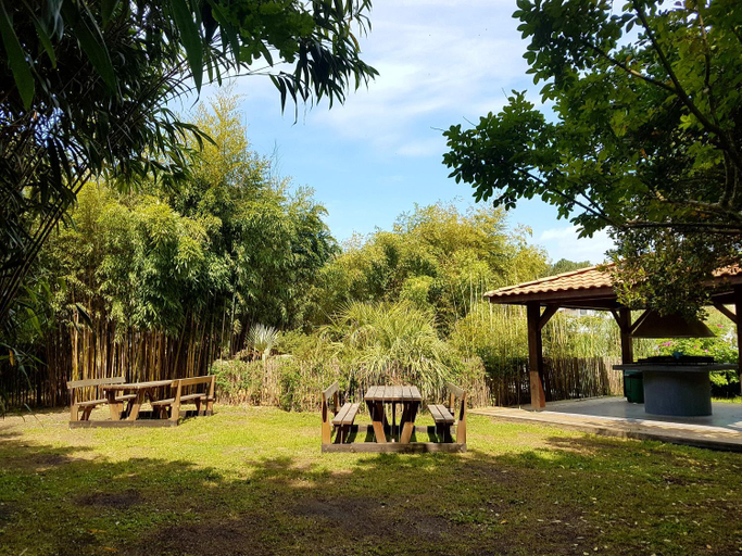 Others 5, Camping le Marache, Gironde