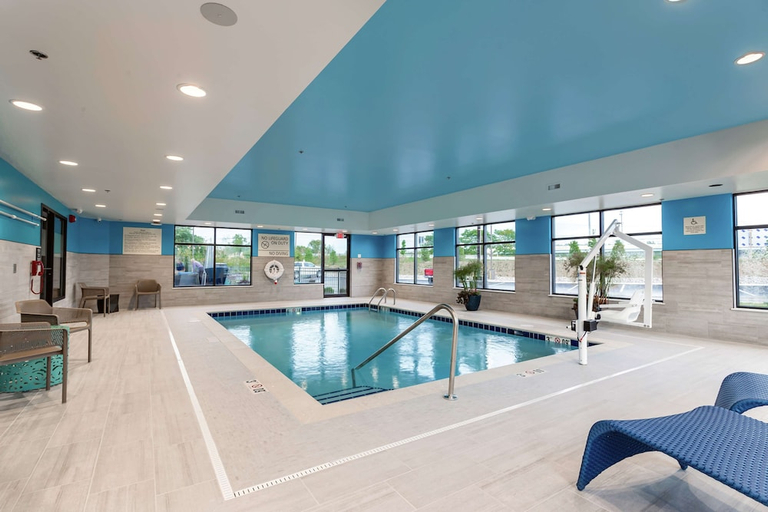 Sport & Beauty 5, HAMPTON INN MADISON OH, Lake