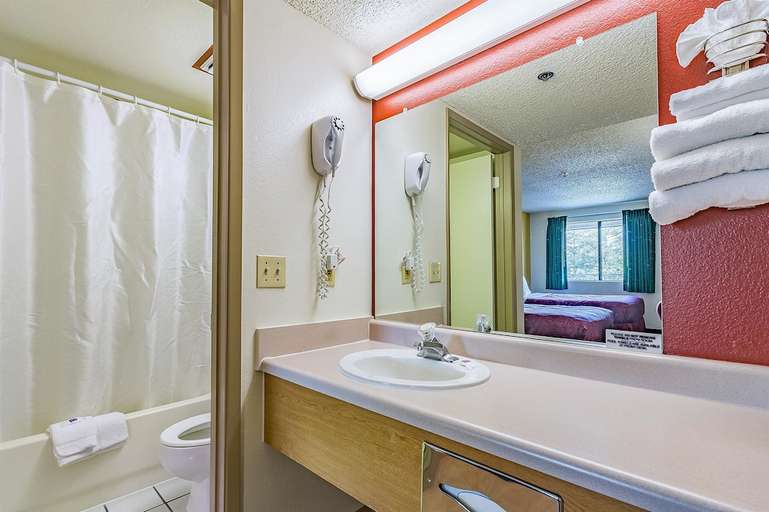 Bathroom 3, Motel6 Fresno, CA - Yosemite Hwy, Fresno