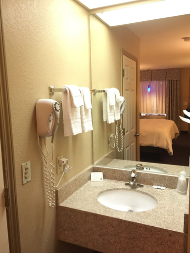 Bathroom 4, Americas Best Value Inn Garden City, Finney