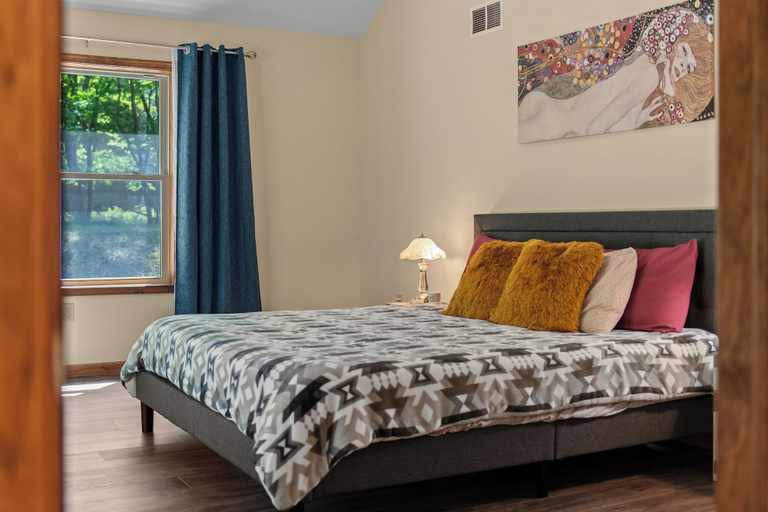 Bedroom 2, Summit Solitude by Avantstay Lake & Beach Access, Carbon