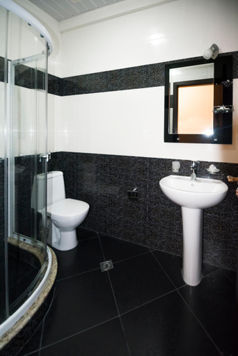 Bathroom 2, Apartment Chavchavadze, Batumi