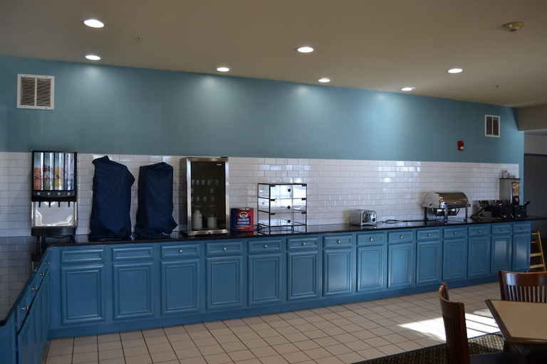 Food & Drinks 4, Country Inn and Suites By Radisson Gurnee, Lake