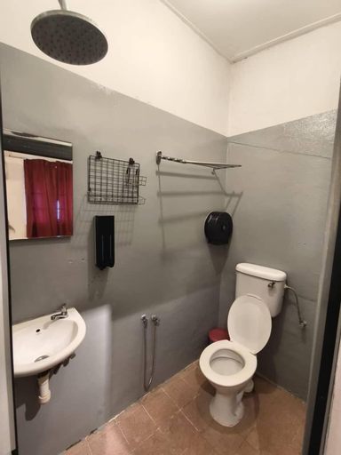 Bathroom 18