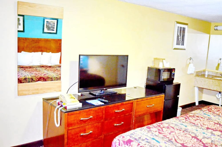 Bedroom 2, Flagship Inn And Suites, New London
