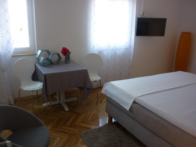 Others 2, Apartment Vesna, Supetar