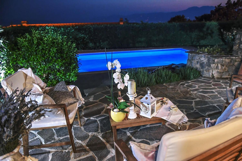 2, *****Pool house with beautiful seaview,big garden and old tavern*****, Rijeka