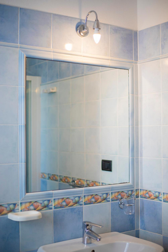 Bathroom 1, Villa le Palme, Livorno