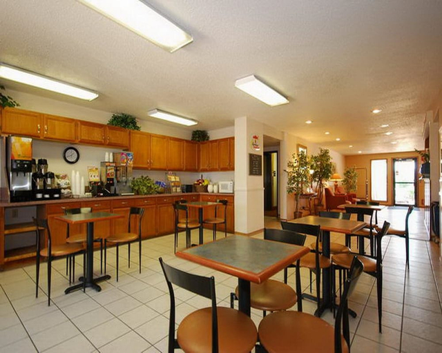 Food & Drinks 4, Super 8 By Wyndham Grapevine Dfw Airport Northwest, Tarrant
