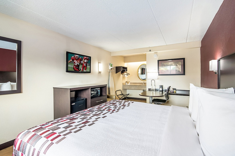 Bedroom 3, Red Roof Inn Hampton Coliseum & Convention Center, Hampton