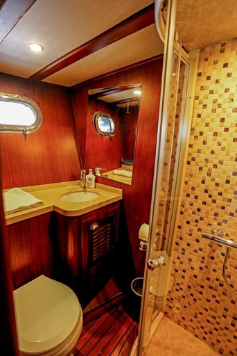 Bathroom 3, Fora a, Bodrum