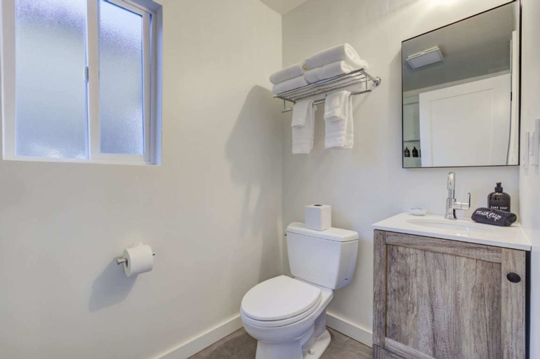 Bathroom 18