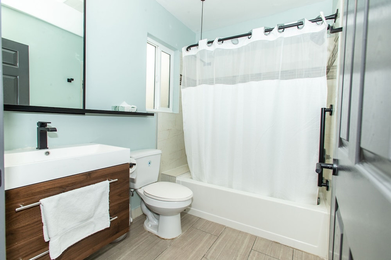 Bathroom 3, Magnolia Tree Hotel - Near Anaheim Convention Center, Orange