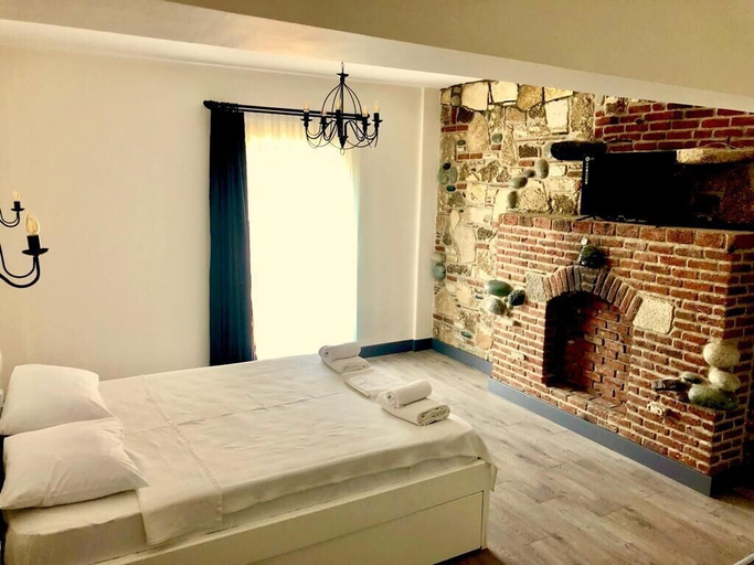 Bedroom 3, Victoria Hotel and Lounge, Foça