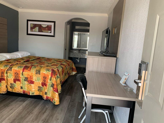 Bedroom 3, LUXURY INN, Houston