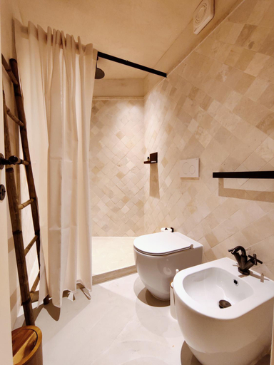 Bathroom 3, Castel Di Luco, Ascoli Piceno