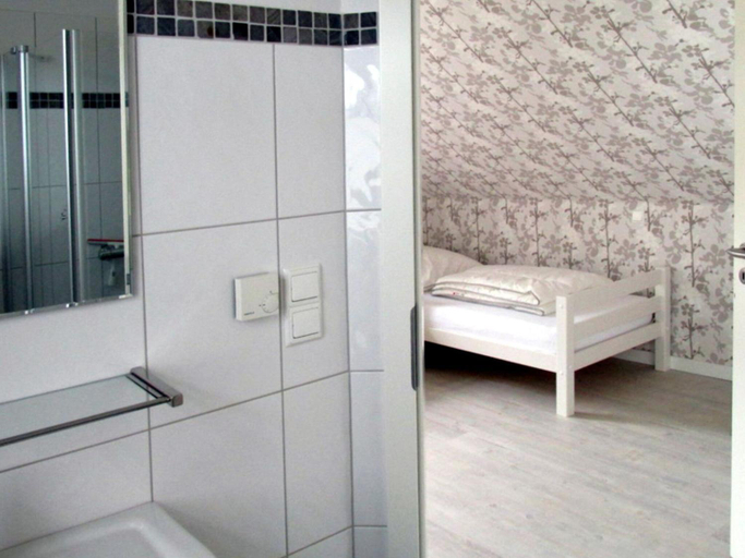 Bathroom 3, Ferienhaus mit drei Badern in Dornumersiel, Aurich