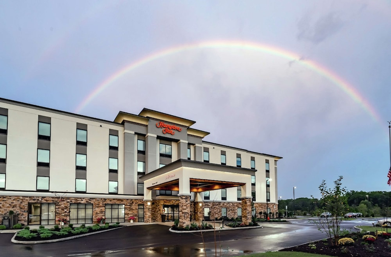 Exterior & Views 1, HAMPTON INN MADISON OH, Lake